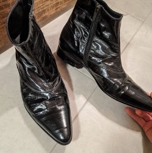 Hugo Boss zippered ankle boot size 9.5